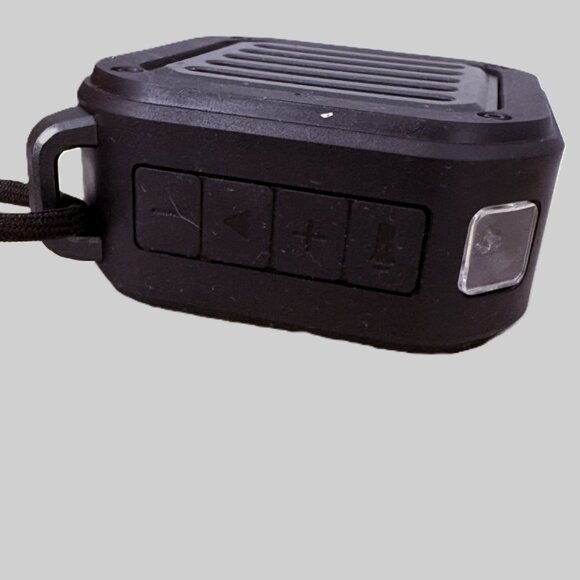 Brookstone Solar Portable IPX5 Splash-proof Bluetooth Speaker - Picture 4 of 5